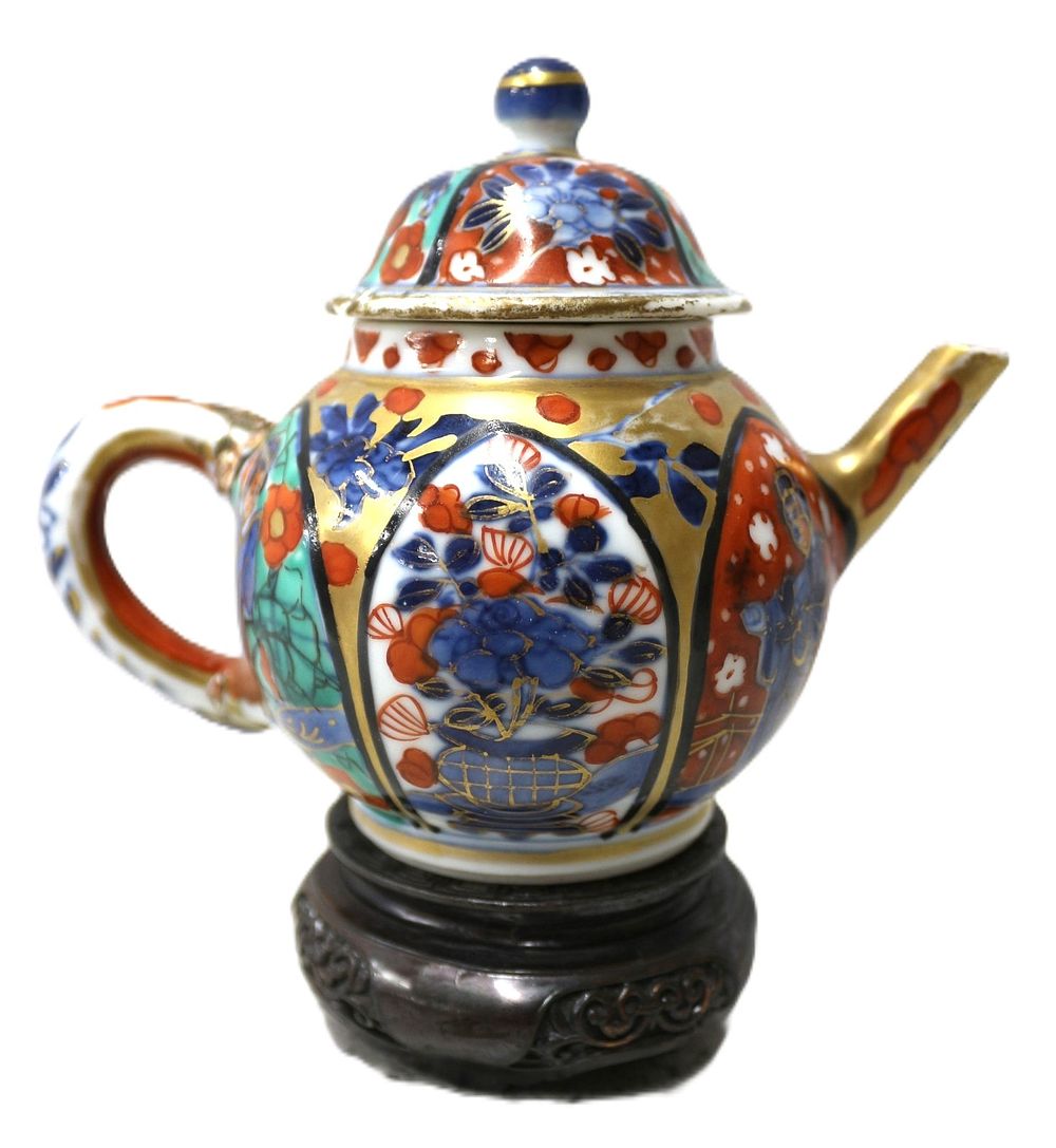 Lot 363: An 18th Century East Asian Imari Style Polychrome Enamel and Gilt Porcelain Teapot on Stand