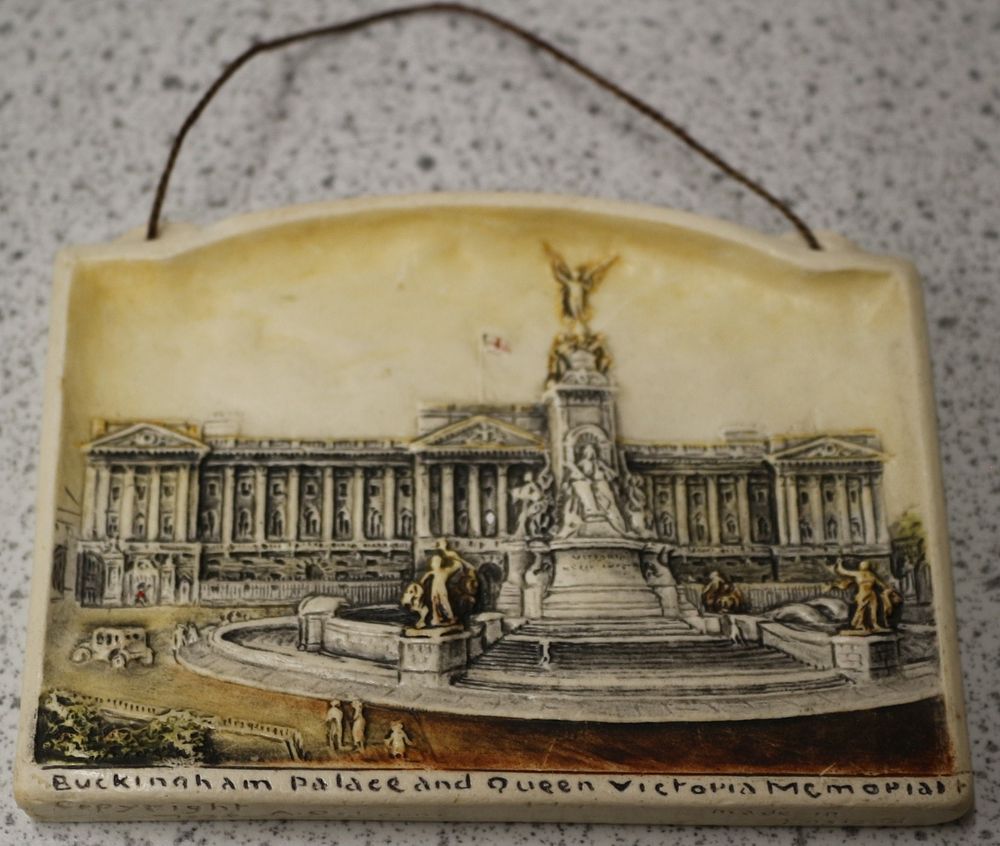 Lot 414: An Osborne Ivorex Relief Wall Plaque Depicting Buckingham Palace and the Queen Victoria Memorial
