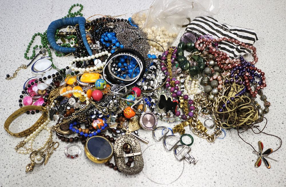 Lot 448: A Collection of Assorted Costume Jewellery, Vintage to Contemporary