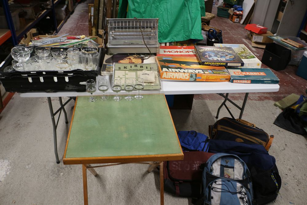Lot 318: A Large Mixed Lot inc Games and Gaming Table, Selection of Clear Glass Drinking Glasses and Bowls, Bags and Heater