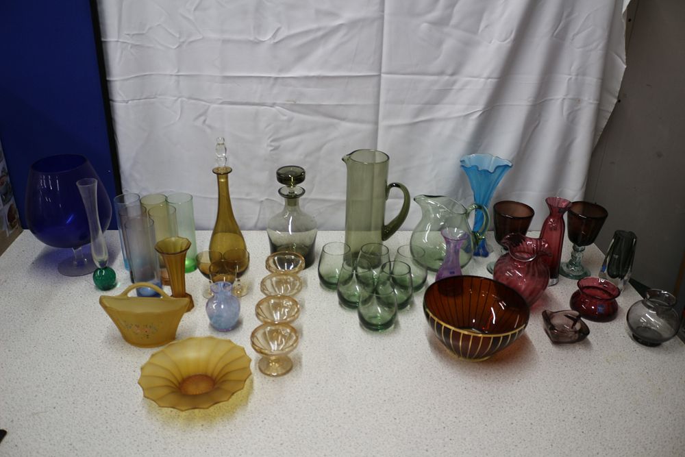 Lot 382: A Collection of Various Coloured Glassware
