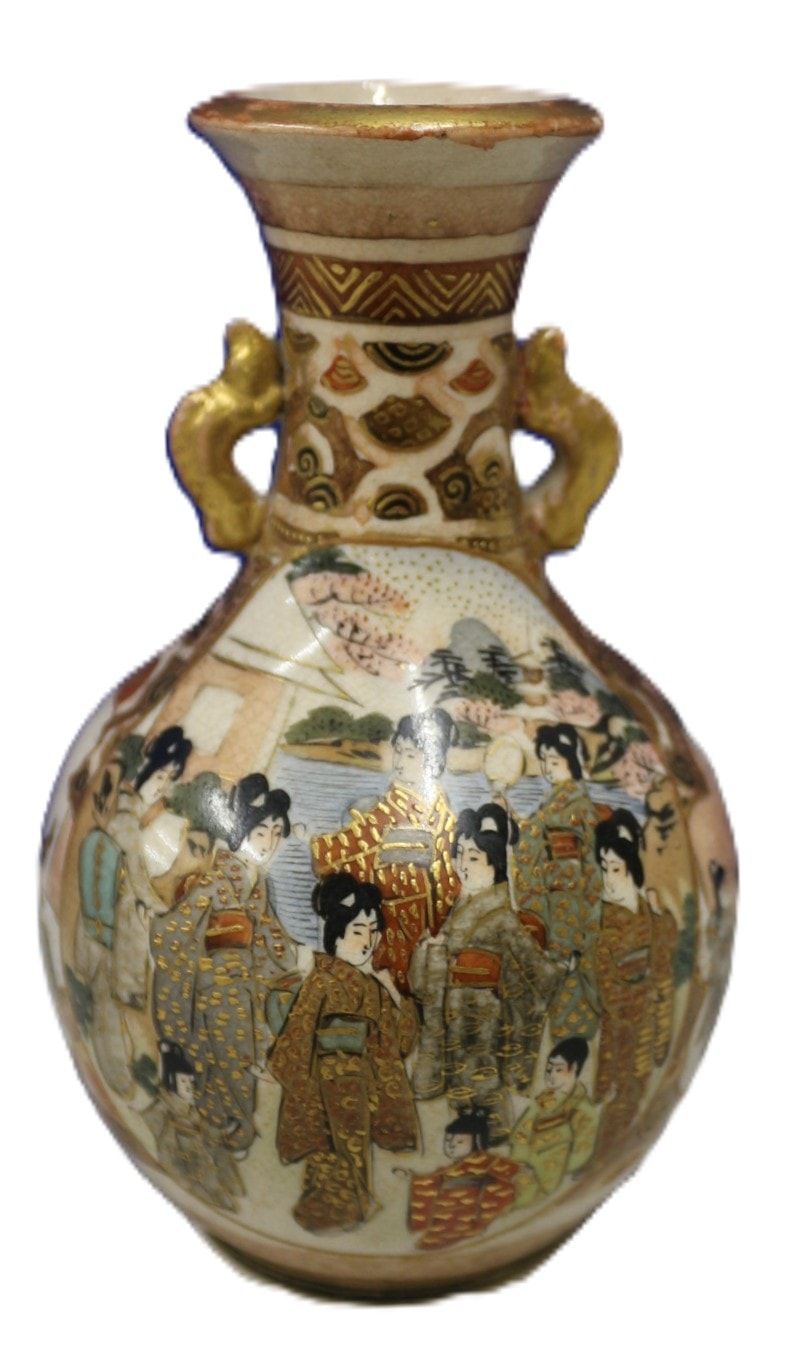Lot 512: A Japanese Satsuma Gizan Vase, Meiji Period
