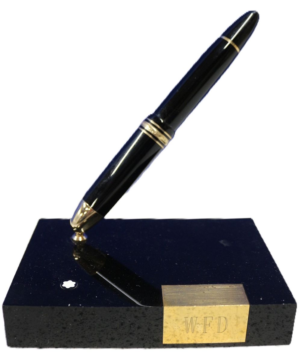 Lot 515: Montblanc Meisterstück 146 LeGrand Fountain Pen and Desk Stand, circa 1980s