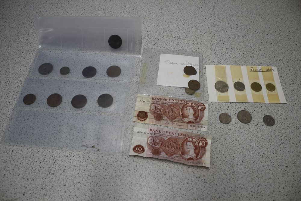 Lot 587: A Collection of British Pre-Decimal Coinage and Banknotes, with a Group of French and other Foreign Coins