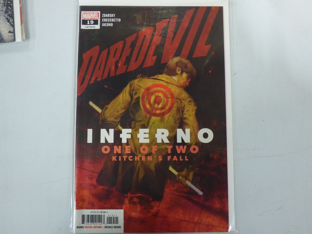 Lot 346: MARVEL DAREDEVIL #19 Comic Book