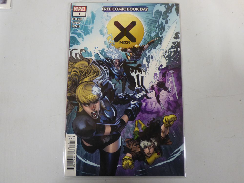 Lot 418: Marvel X-Men #1 Free Comic Book Day by Hickman