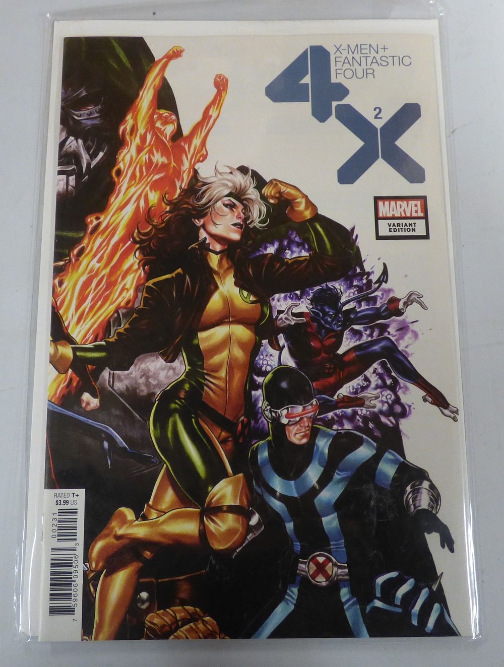 Lot 434: X-MEN + FANTASTIC FOUR 2 Brooks Marvel Variant Comic