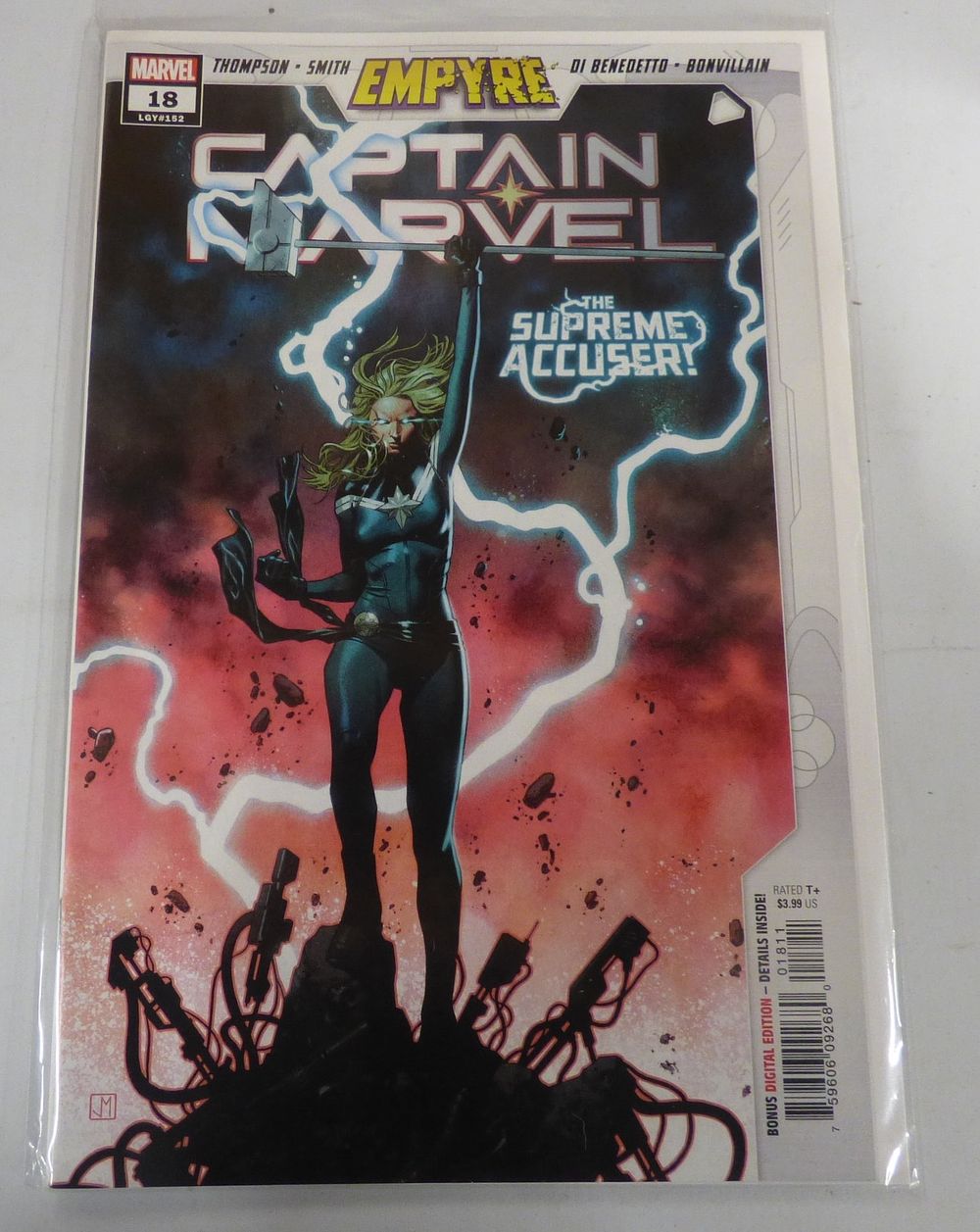 Lot 445: Marvel Empyre Captain Marvel #18 Comic Book