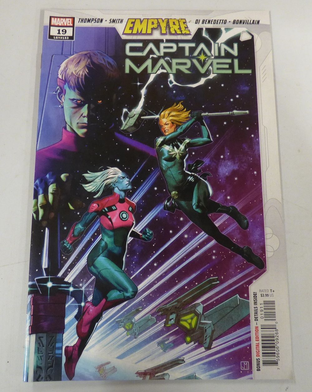 Lot 447: Marvel Empyre Captain Marvel #19 Comic Book by Thompson
