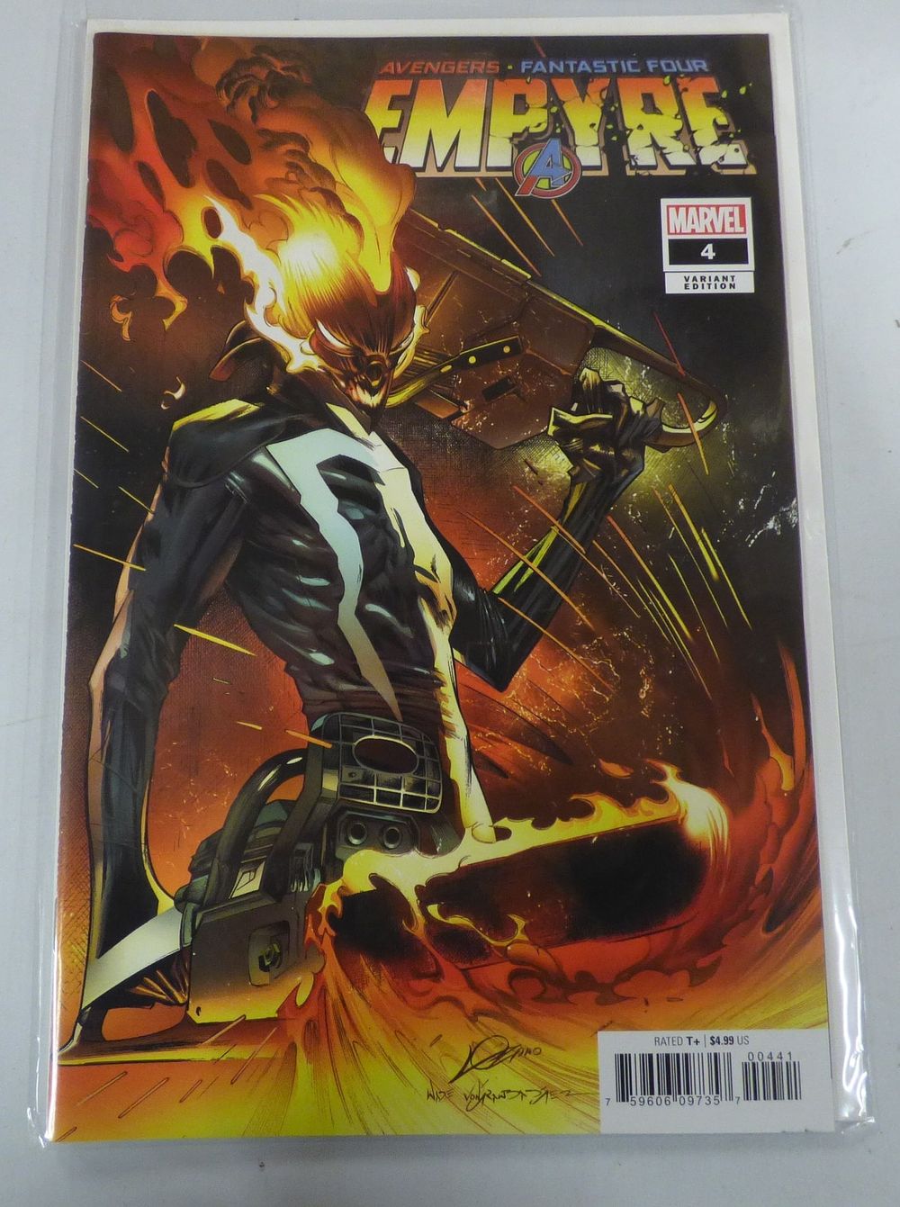 Lot 448: Marvel Empyre 4 Avengers Fantastic Four Alexander Lozano Variant Comic Book