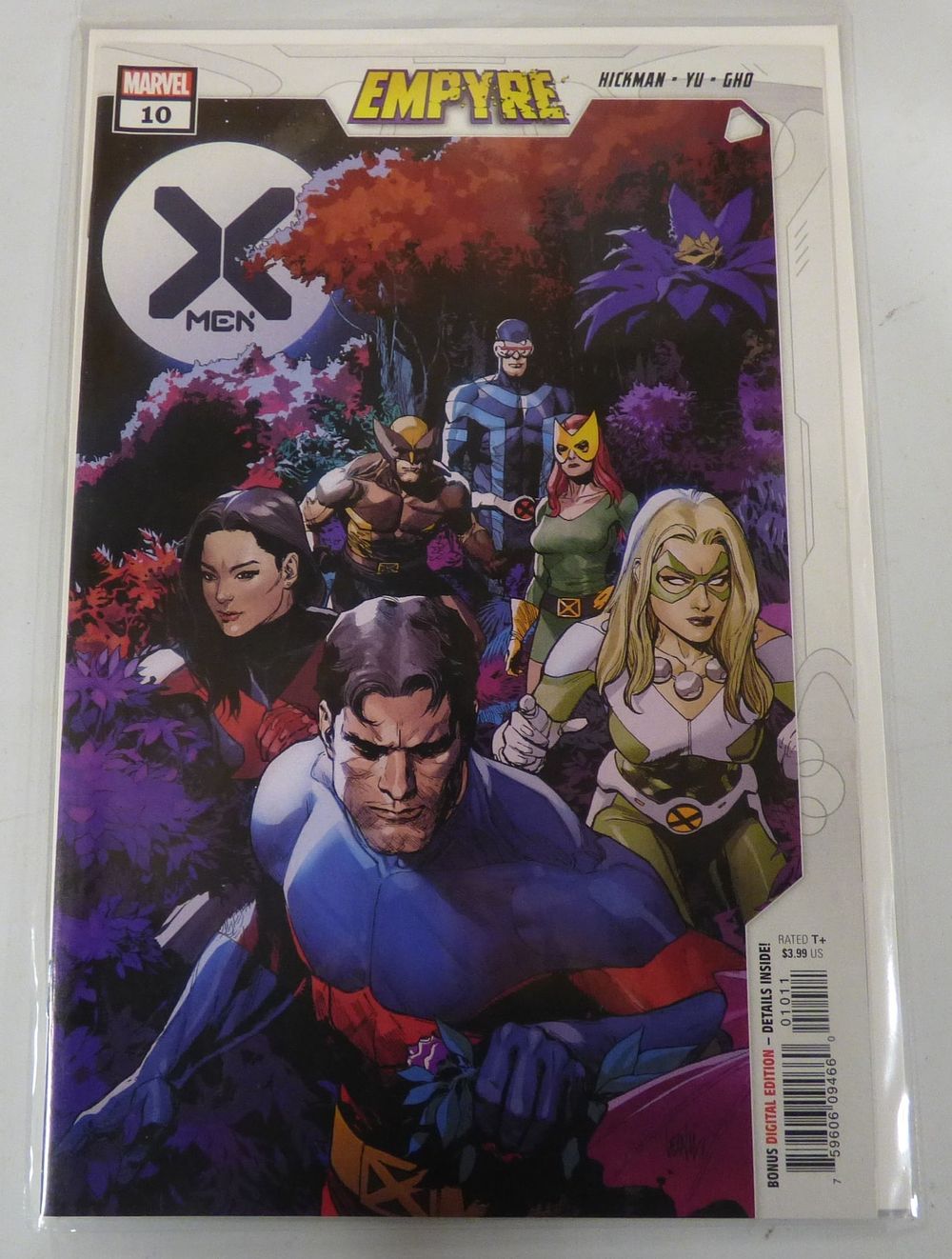 Lot 461: A Marvel Empyre X-Men #10 Comic Book by Jonathan Hickman
