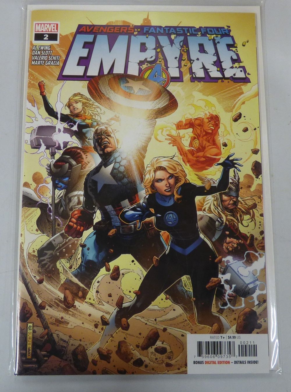 Lot 481: Marvel Empyre Avengers Fantastic Four #2 Comic
