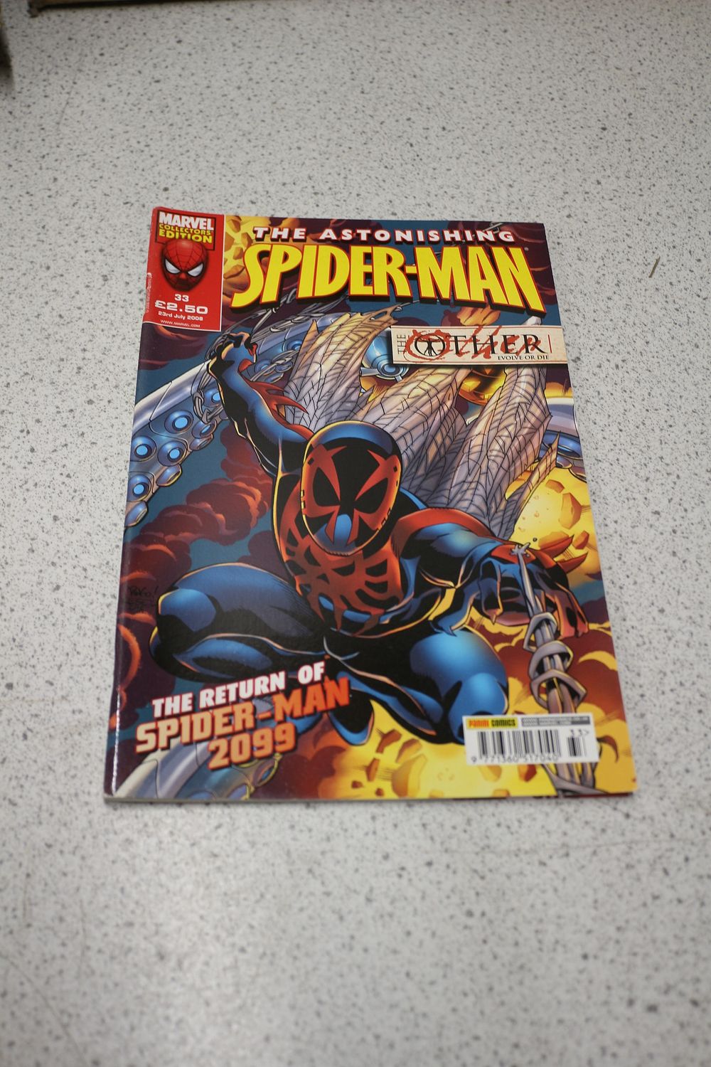 Lot 525: Marvel The Astonishing Spider-Man #33 Collectors Edition Comic
