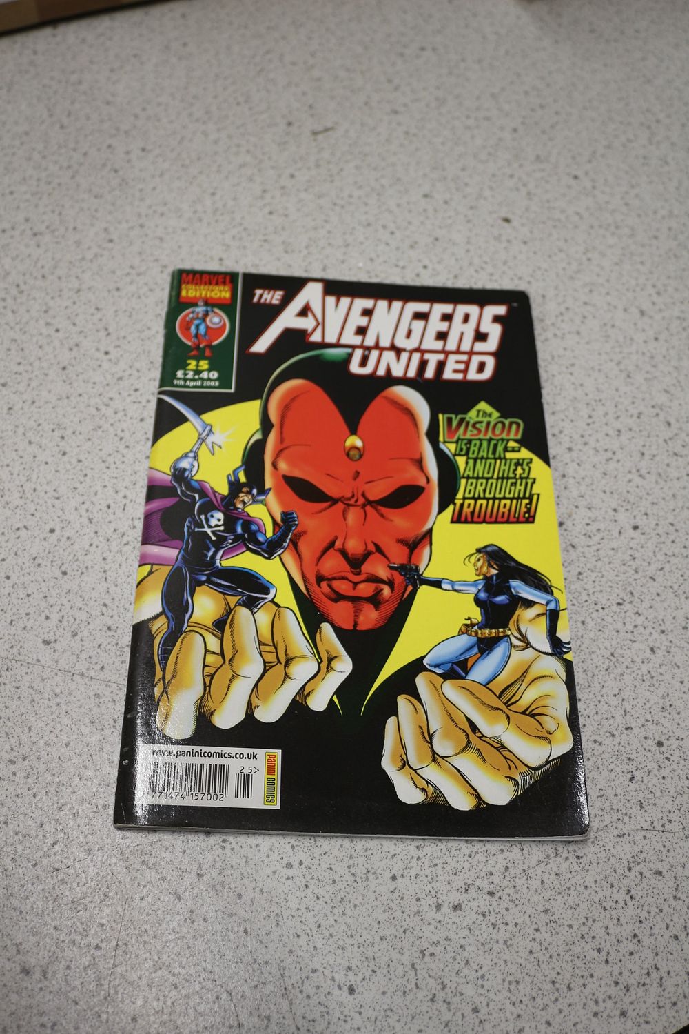 Lot 544: Panini Comics Marvel Collectors Edition The Avengers United Comic #25