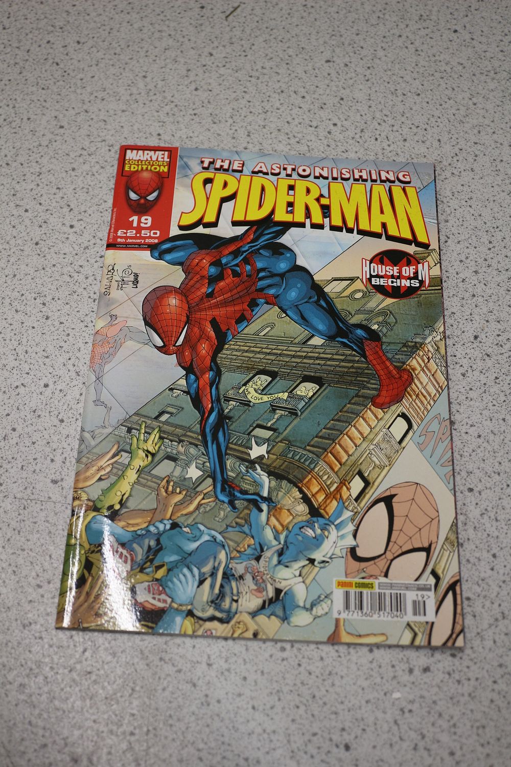 Lot 568: A Marvel Collectors' Edition The Astonishing Spider-Man Comic Book
