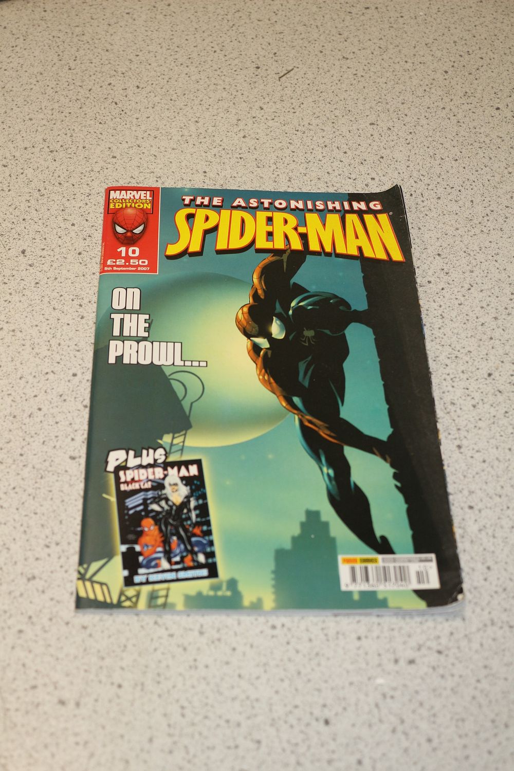 Lot 572: One Astonishing Spider-Man Marvel Collector's Edition Comic Book