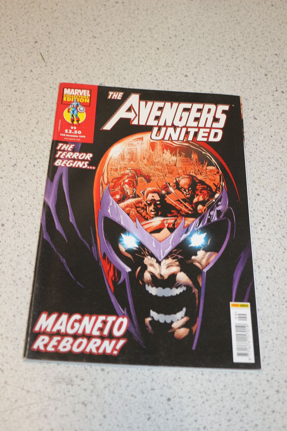 Lot 593: Marvel Collectors Edition: The Avengers United Comic Book