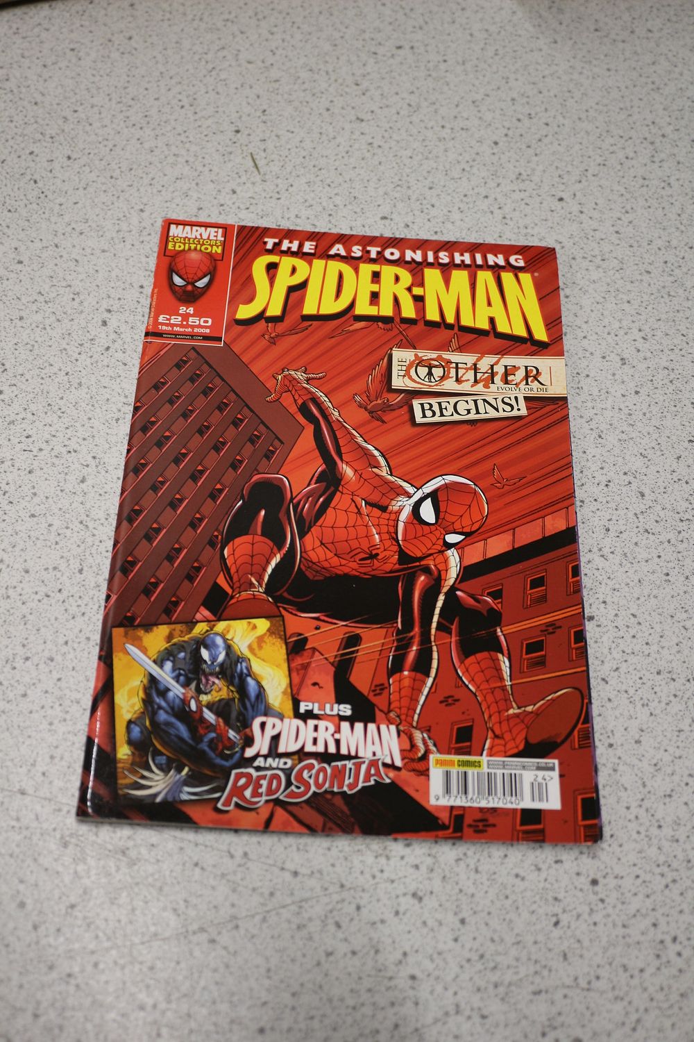 Lot 608: THE ASTONISHING SPIDER-MAN Marvel Collector's Edition Comic Book