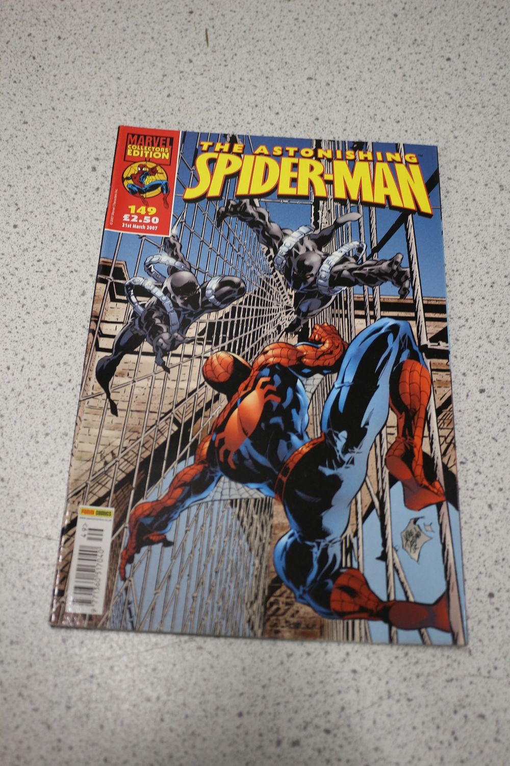 Lot 610: The Astonishing Spider-Man Marvel Collectors Edition Comic Book