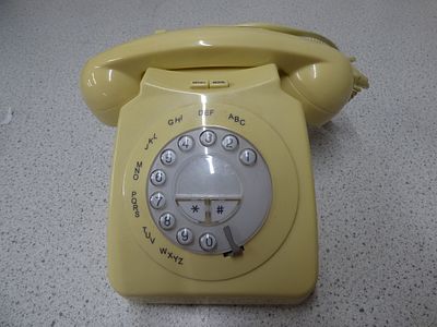 Geemarc Telecom Mayfair Cream Push Button -Style Telephone. A cream-coloured push-button 