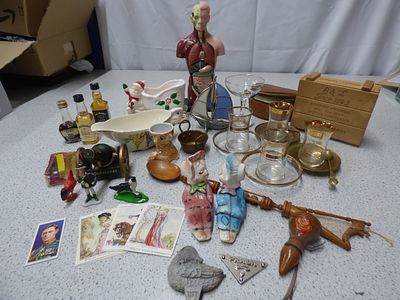 A Collection of Vintage Trinkets, Miniatures, Glass Cups and Saucers. A collection of vintage 