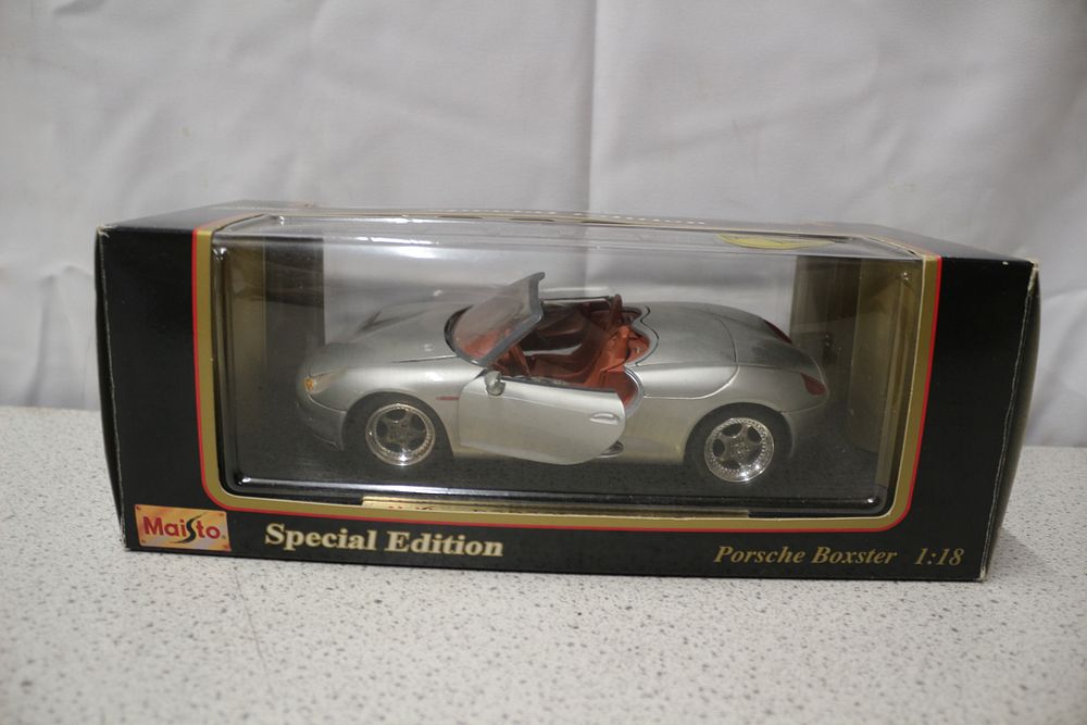 Lot 180: Maisto Special Edition Porsche Boxster 1:18 Die-Cast Model Car