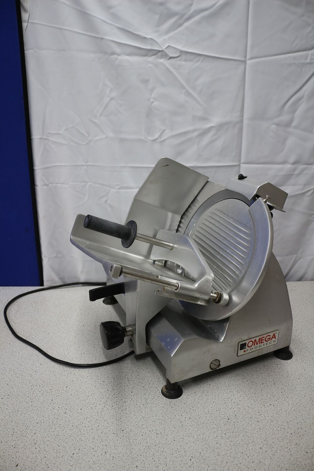 Lot 204: OMEGA FOODTECH Commercial Food Slicer