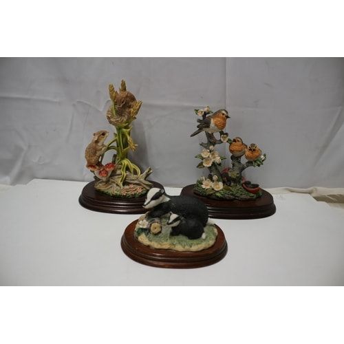 Lot 232: Three Leonardo Collection and Regency Fine Arts Figurines