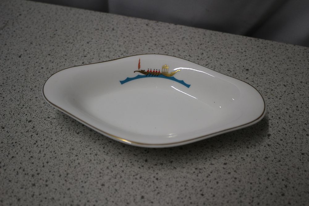 Lot 201: A Wedgwood Savoy Hotel London Bone China Dish