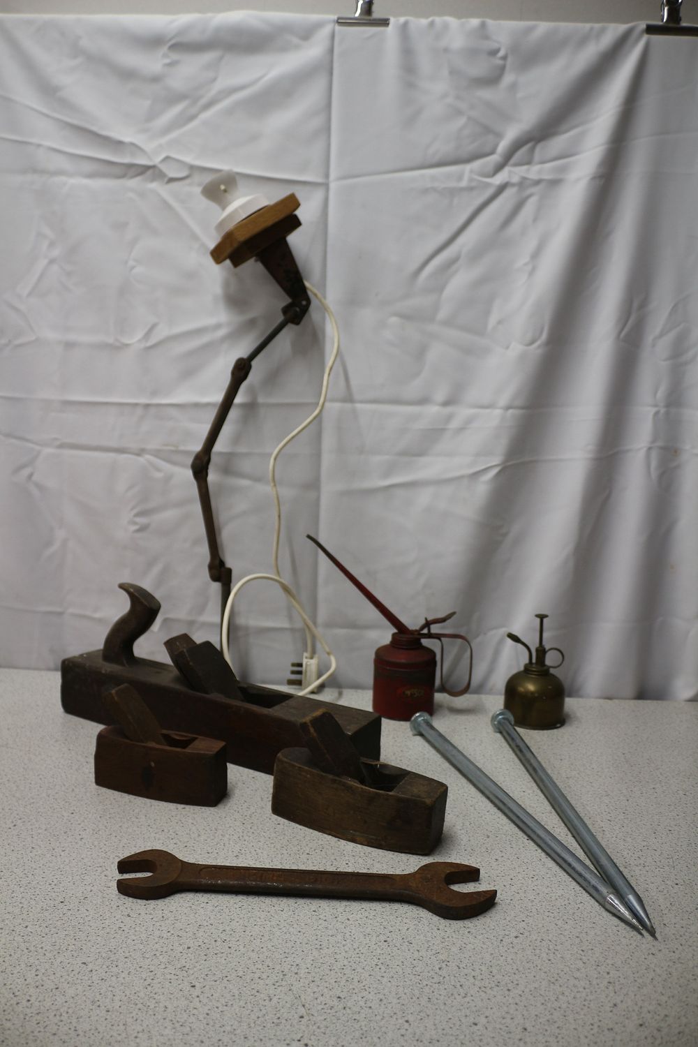 Lot 256: A Collection of Vintage Tools and a Desk Lamp