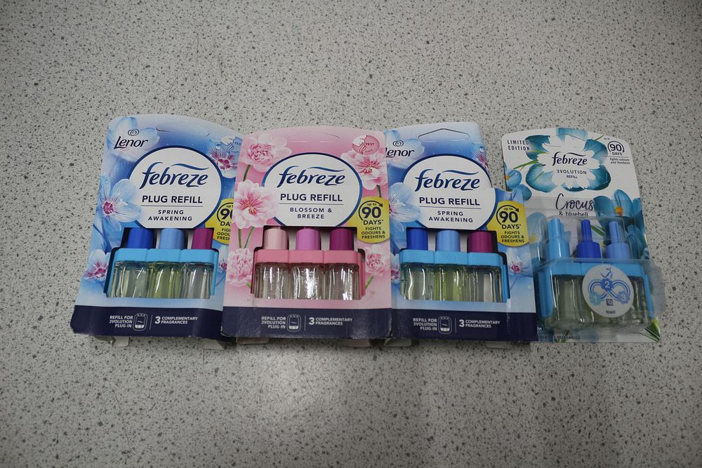 Lot 400: A Set of Four Febreze 3Volution Plug Refills
