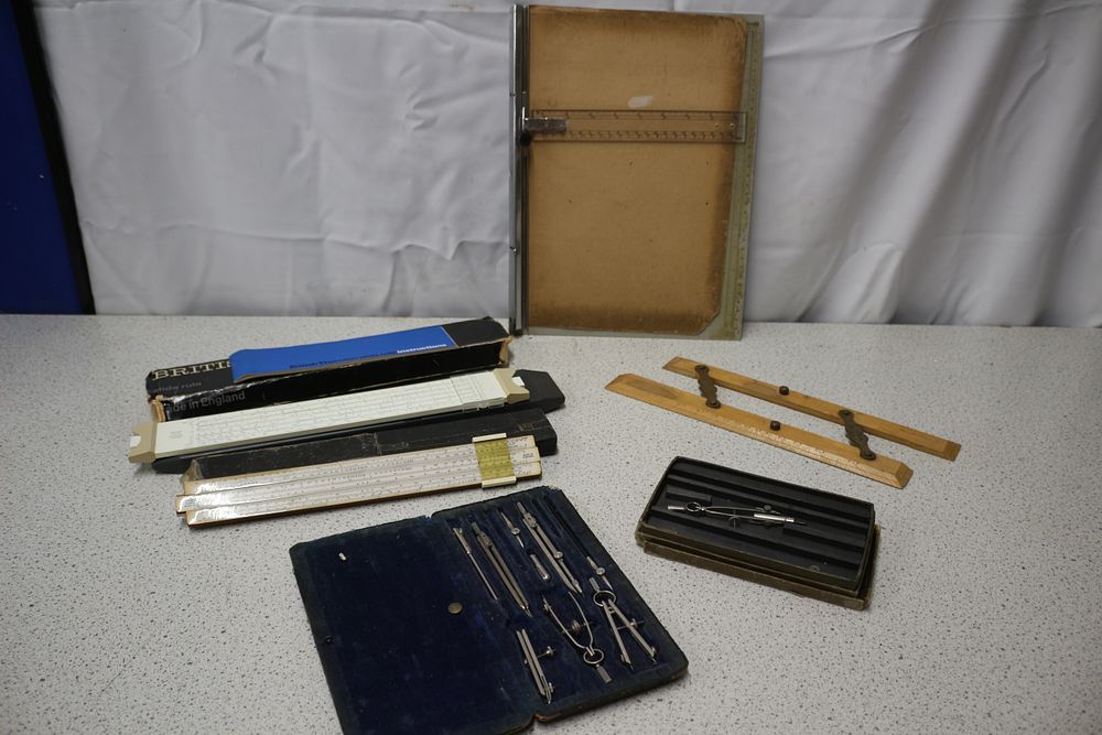 Lot 420: Vintage Drawing Equipment