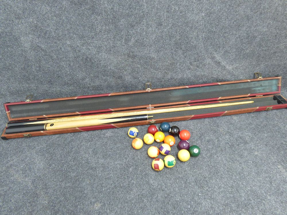 Lot 190: Rileys Pool Cue with Custom Made Case and Pool Balls