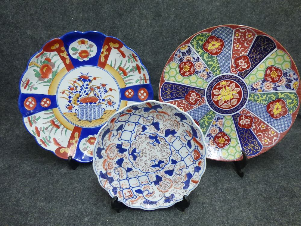 Lot 192: A Trio of Japanese Imari Ware Porcelain Plates