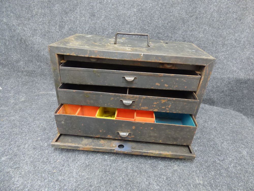 Lot 223: Vintage Three Drawer Metal Machinist Tool Chest