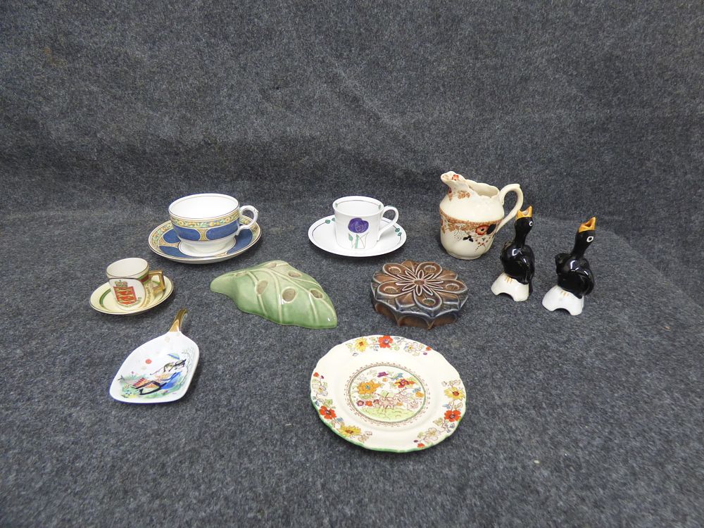 Lot 237: A Collection of Ceramic and Porcelain Decorative Items inc Blackbird Pie Funnels