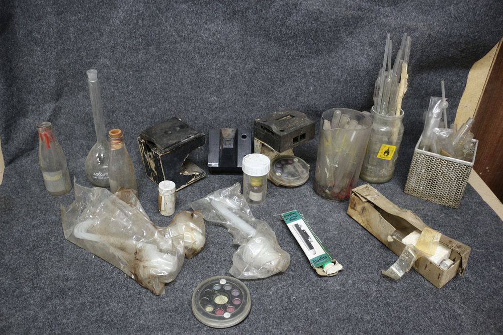 Lot 266: A Collection of Vintage Laboratory Glassware and Scientific Equipment