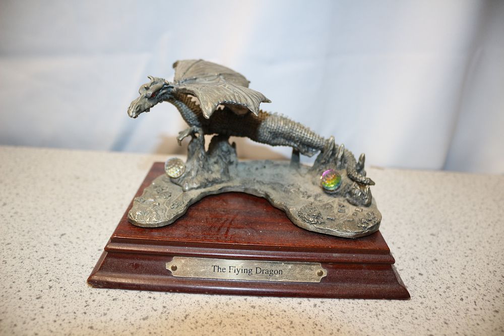 Lot 433: Myth & Magic Pewter 'The Flying Dragon' 1993 Figurine