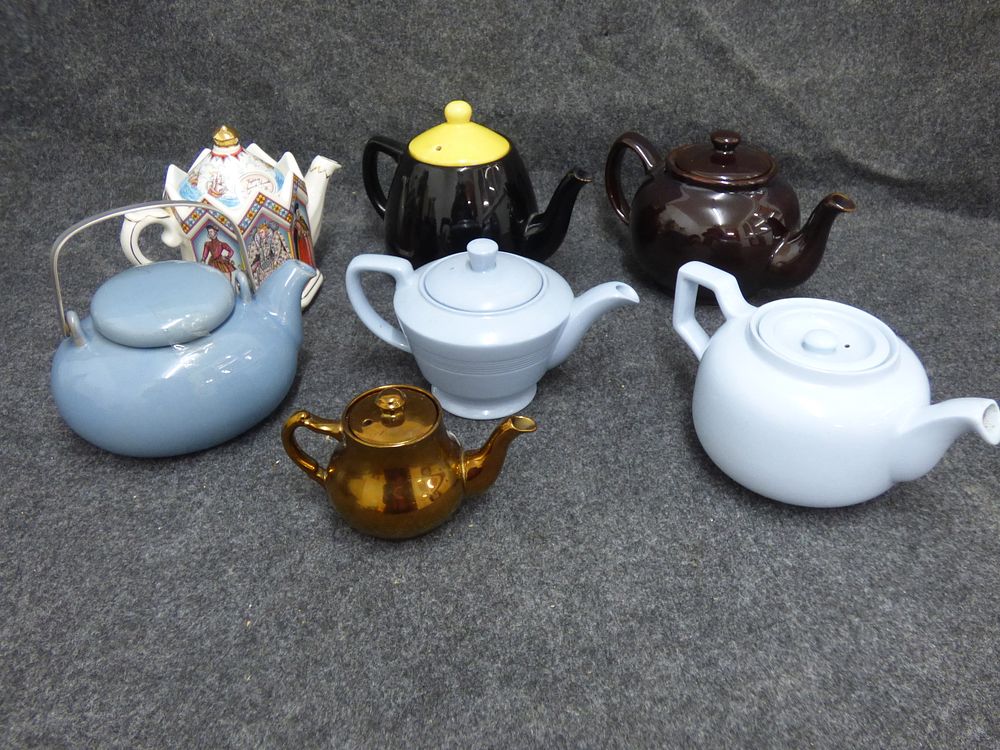 Lot 175: A Collection of Ceramic Teapots Including 1940s Woods Ware, Sadler and Johnson Bros