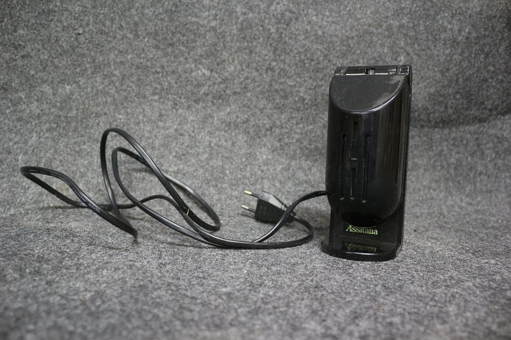 Lot 227: Assitalia Black Portable Folding Desk Lamp