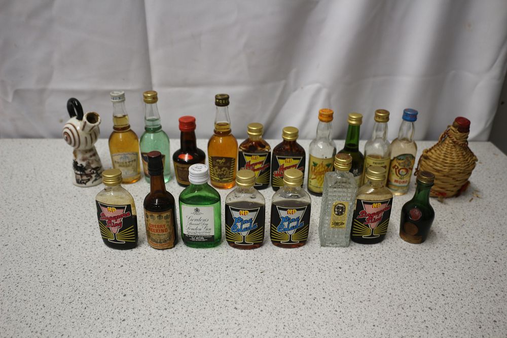Lot 274: A Collection of 20 Miniature Spirit Bottles and a Ceramic Vessel