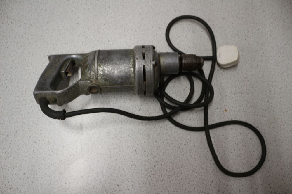 Lot 286: WOLF 1/4" Heavy Duty Electric Drill