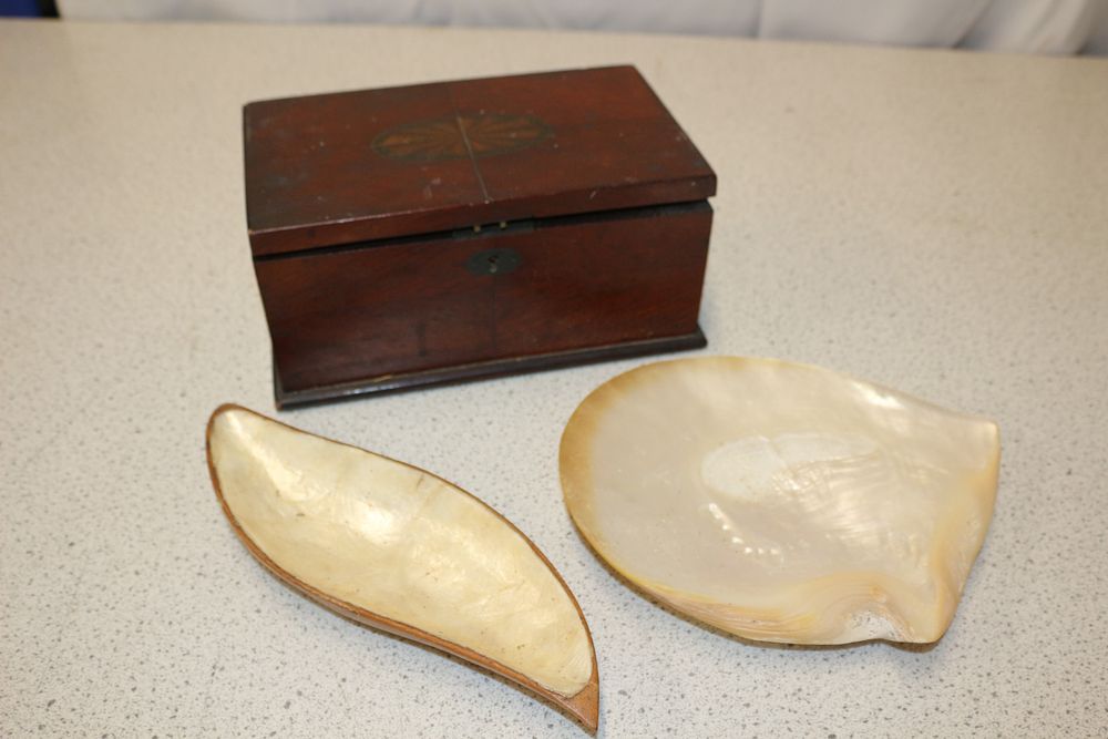 Lot 438: A Wooden Box and Two Decorative Dishes