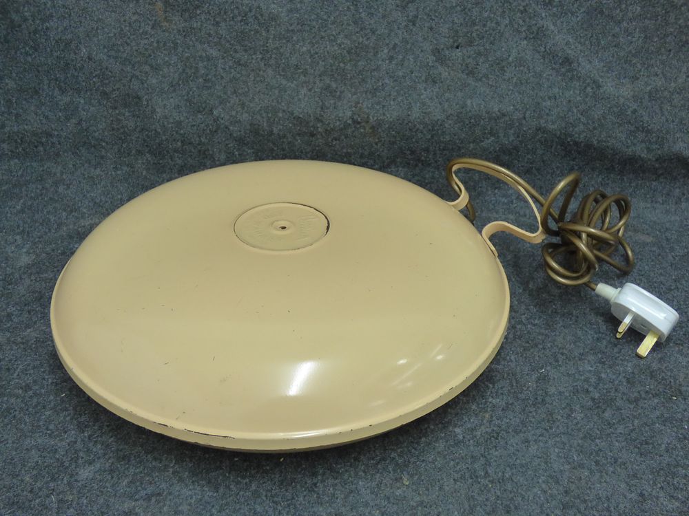 Lot 231: Vintage Belling Electric Bed Warmer