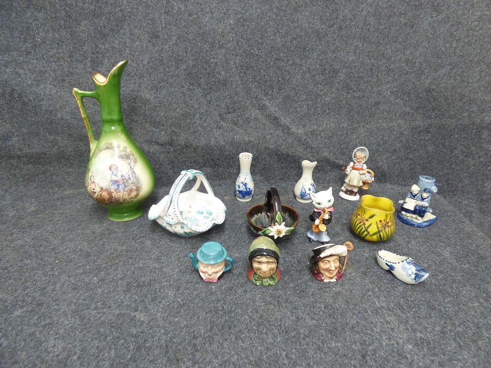 Lot 236: A Collection of Miscellaneous Ceramic and Porcelain Items inc Delf