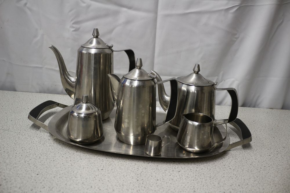 Lot 317: A 7-Piece Oneida Continental 1970s Stainless Steel Coffee and Tea Set