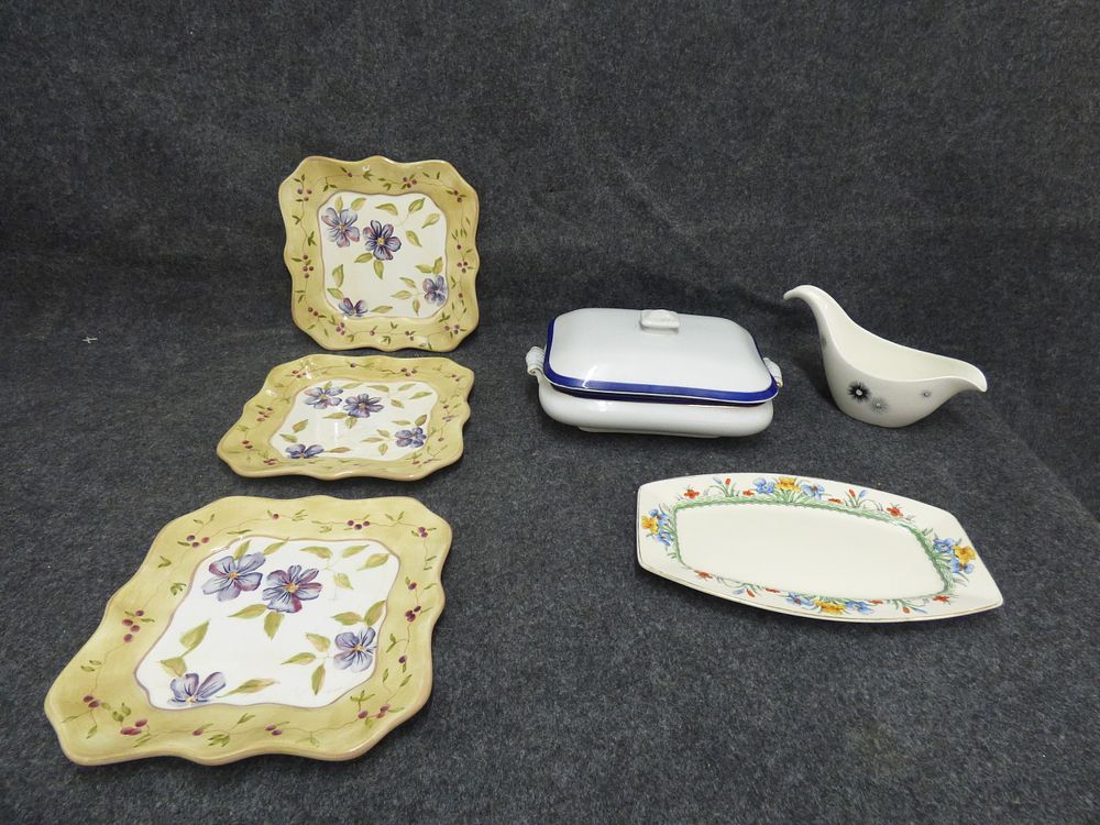 Lot 185: A Collection of English and Chinese Ceramic Tableware inc Capriware Floral Plates