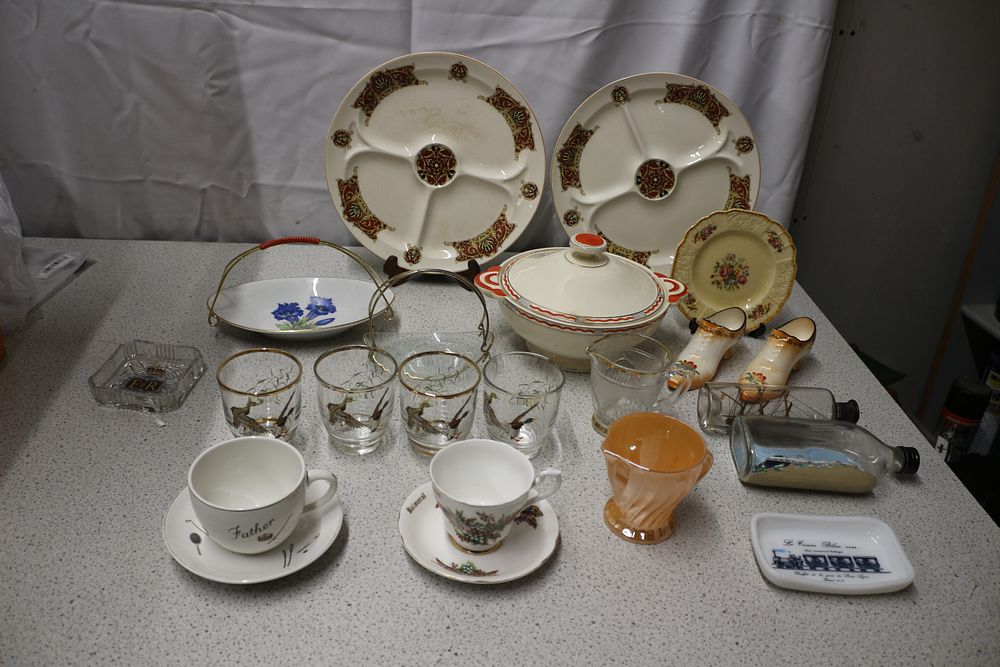 Lot 271: A Collection of Assorted Tableware, Glassware, and Decorative Items inc Duck Design Glasses