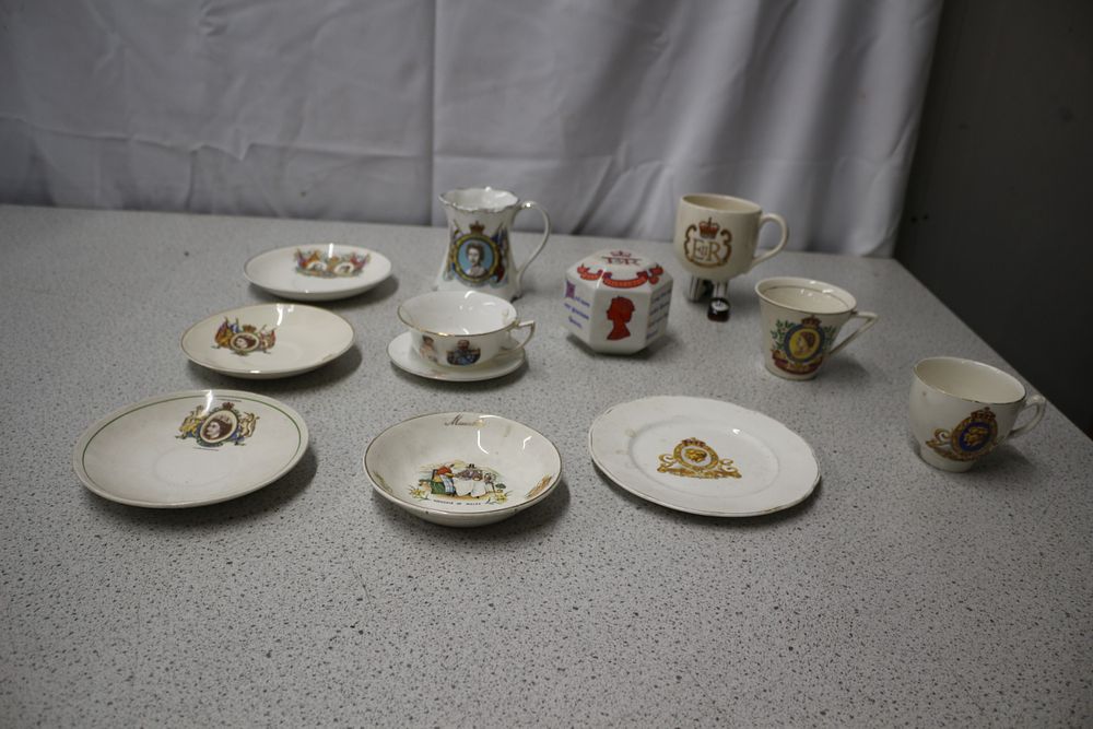 Lot 284: A Collection of Eleven Royal Commemorative Ceramic Tableware Pieces