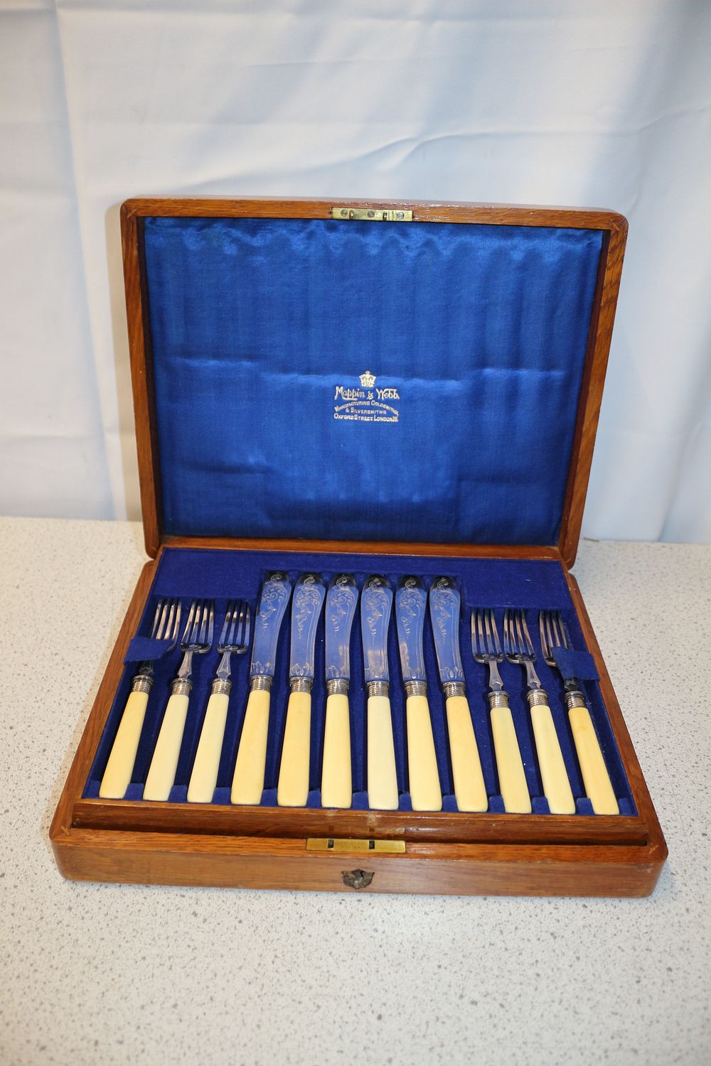 Lot 308: A Mappin & Webb Princes Plate 24-Piece Cutlery Set